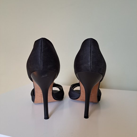 Beautiful black satin Steve Madden Heels - Picture 1 of 4